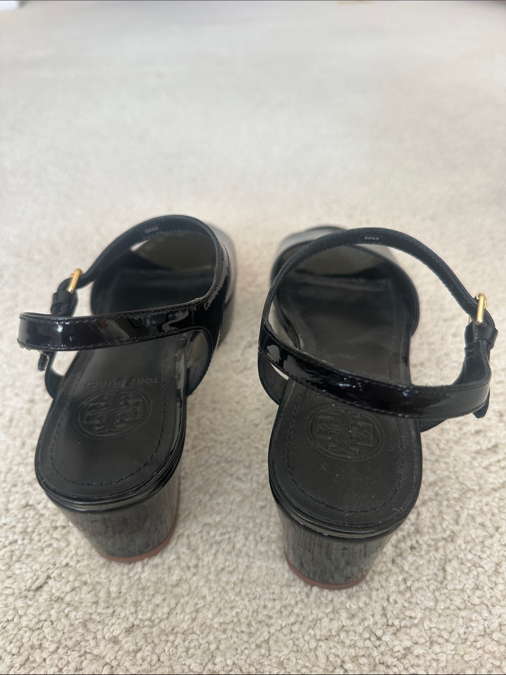 Tory Burch Black Patent Platform Wedge Sandals with Gold Logo - Picture 4 of 5